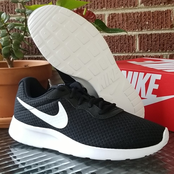 Nike Tangun Running Shoe Black / White Womens 10 - Picture 5 of 9